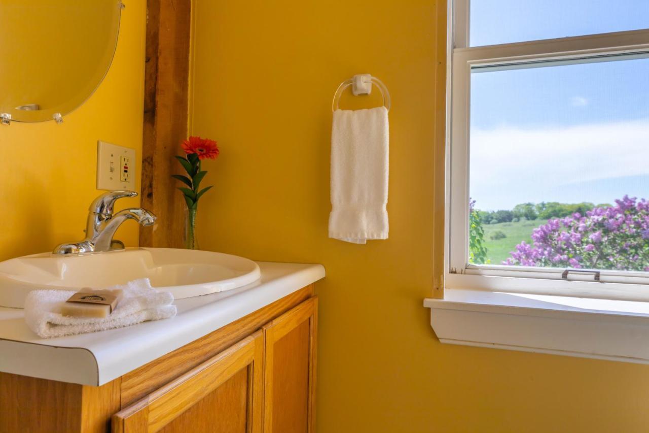 Queen Room with Private Bathroom